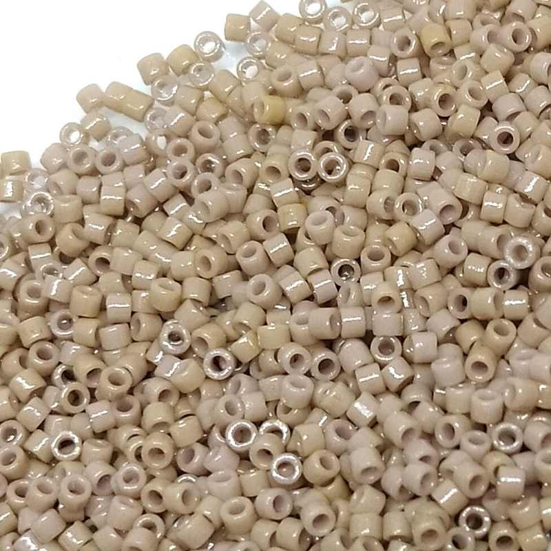 11/0 MIYUKI delica - Duracoat Opaque Beige - 1gr. - - Crystaldreams Abalorios