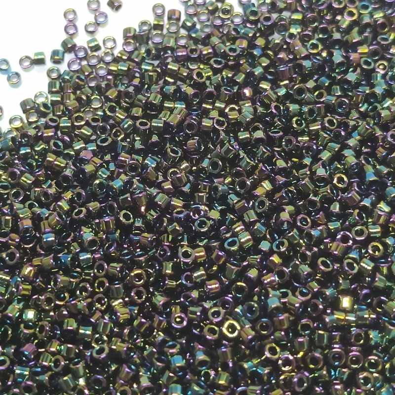 11/0 MIYUKI delica - Metallic Forest Green Iris - DB003 - 1gr. - - Crystaldreams Abalorios