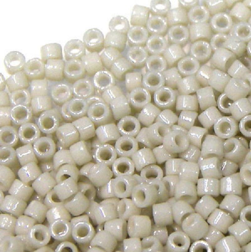 11/0 MIYUKI delica Duracoat Opaque Off White - 1gr. - DB2362 - - Crystaldreams Abalorios