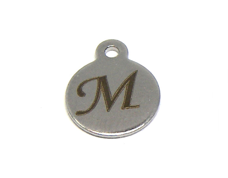 Colgante Letra de acero inox 304 10mm Agujero:1mm M - - Crystaldreams Abalorios