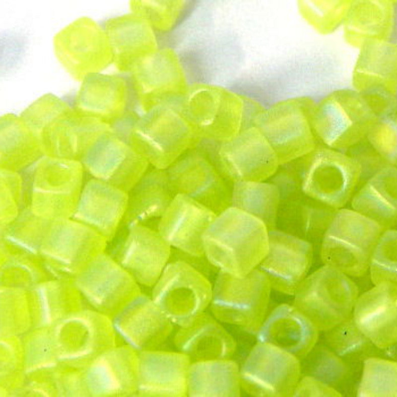 Cubos de Miyuki 1,8mm Matte Tr. Chartreuse 1 gr. - - Crystaldreams Abalorios