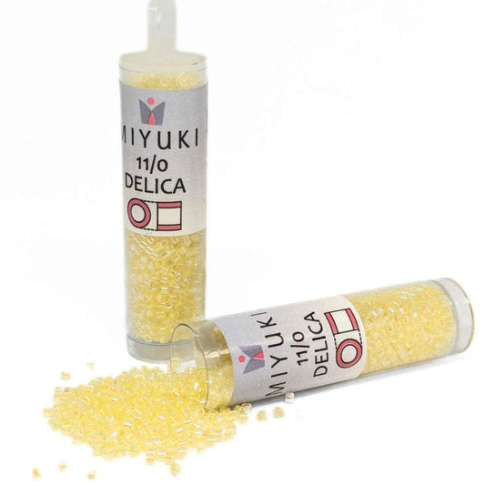 DB0053 Tubo Miyuki Delica 11/0 Lined Pale Yellow 7,2gr - DB0053 Tubo Miyuki Delica 11/0 Lined Pale Yellow 7,2gr - Miyukilandia