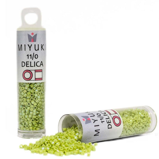 DB0169 Tubo Miyuki Delica 11/0 Opaque Chartreuse AB 7,2gr -
