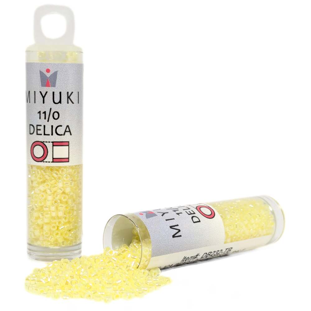 DB0232 Tubo Miyuki Delica 11/0 Lined Crystal Pale Yellow 7,2gr -