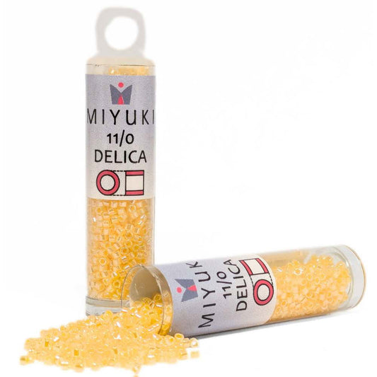 DB0233 Tubo Miyuki Delica 11/0 Lined Crystal Yellow Luster 7,2gr - DB0233 Tubo Miyuki Delica 11/0 Lined Crystal Yellow Luster 7,2gr - Miyukilandia