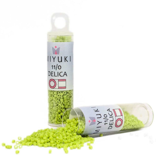 DB0733 Tubo Miyuki Delica 11/0 Opaque Chartreuse 7,2gr. -