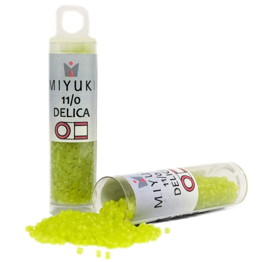 DB0766 Tubo Miyuki Delica 11/0 Matte Transparent Chartreuse 7,2gr. -