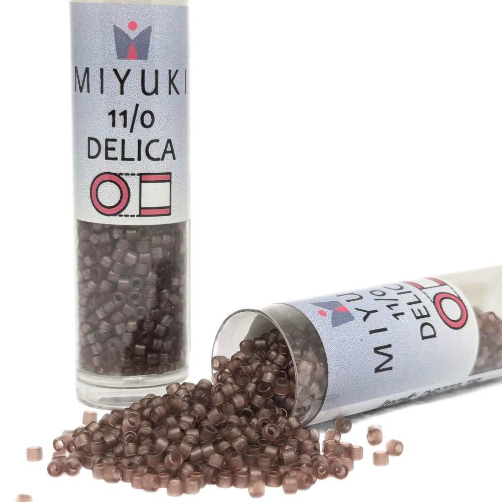 DB0772 Tubo Miyuki Delica 11/0 Dyed Matte Transparent Beige 7,2gr - DB0772 Tubo Miyuki Delica 11/0 Dyed Matte Transparent Beige 7,2gr - Miyukilandia