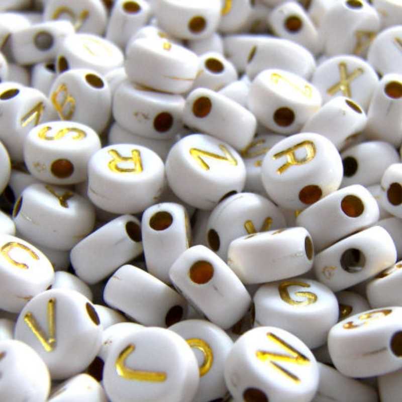 Set 25 gr. letras de 7x4mm (200 piezas) Agujero: 2mm White/Gold - - Crystaldreams Abalorios