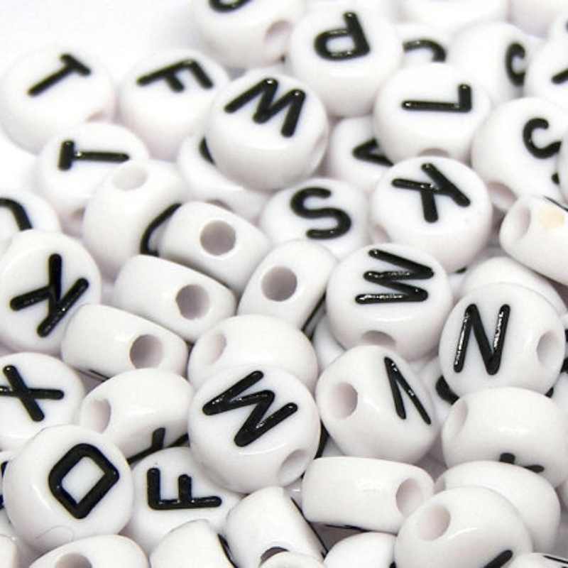 Set de 25 gr. de letras de 7x4mm (200 piezas) White Aguj:1,5mm - - Crystaldreams Abalorios