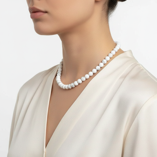 Collar de howlita elegante