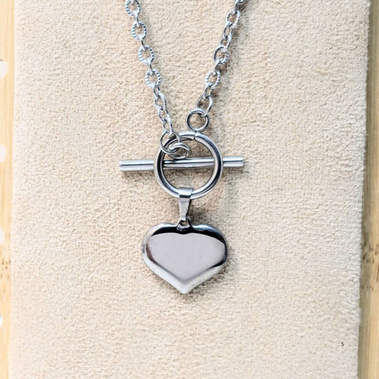 Collar personalizable con colgante corazón en acero inoxidable