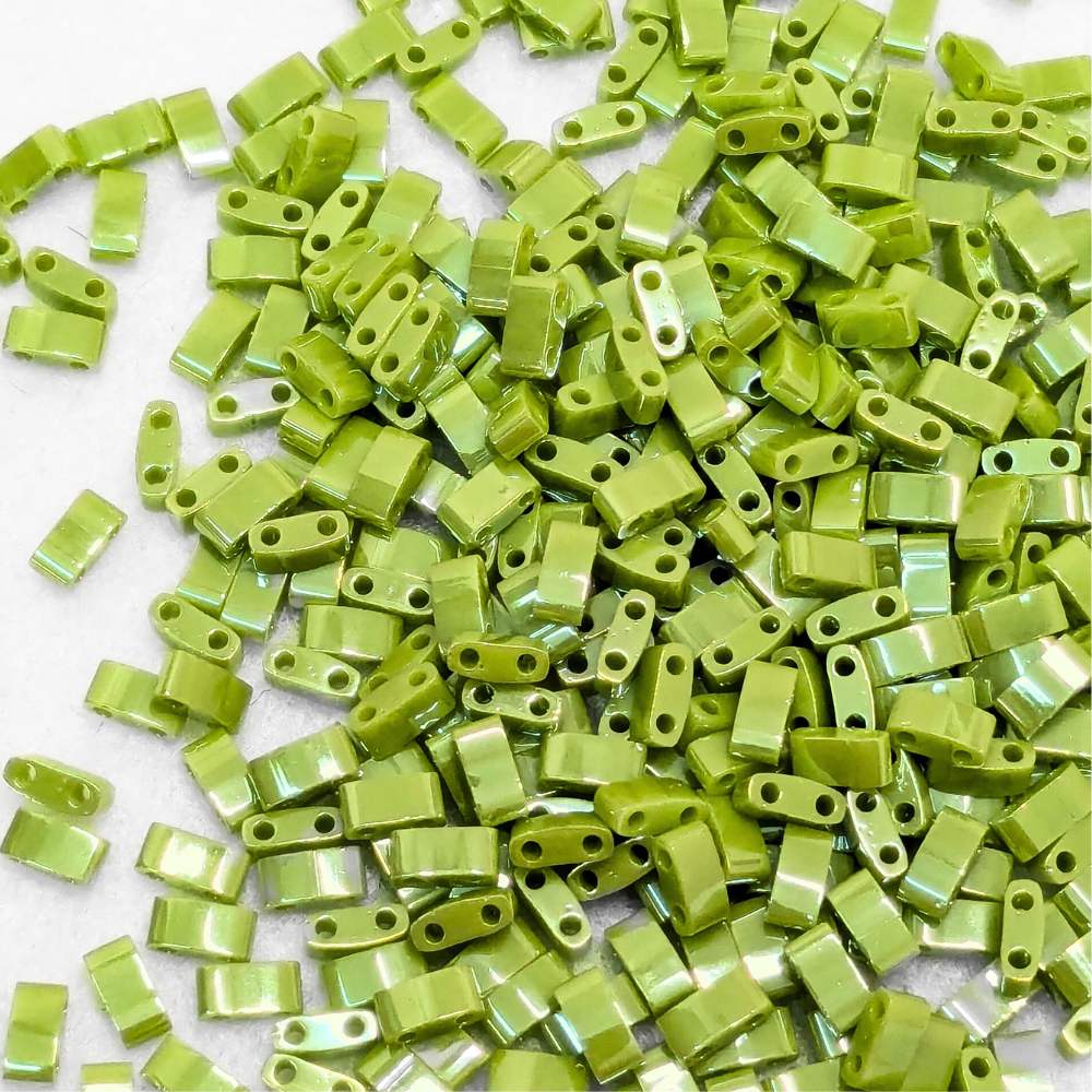 Perles Miyuki Half-Tila -2,5mm 2gr. Opaque Luster Chartreuse - 439