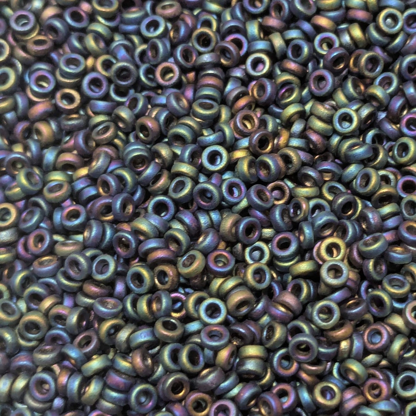 Distanciadores Miyuki 2,2 mm x 1,3 mm Matted Multi Iris - Col. 401FR