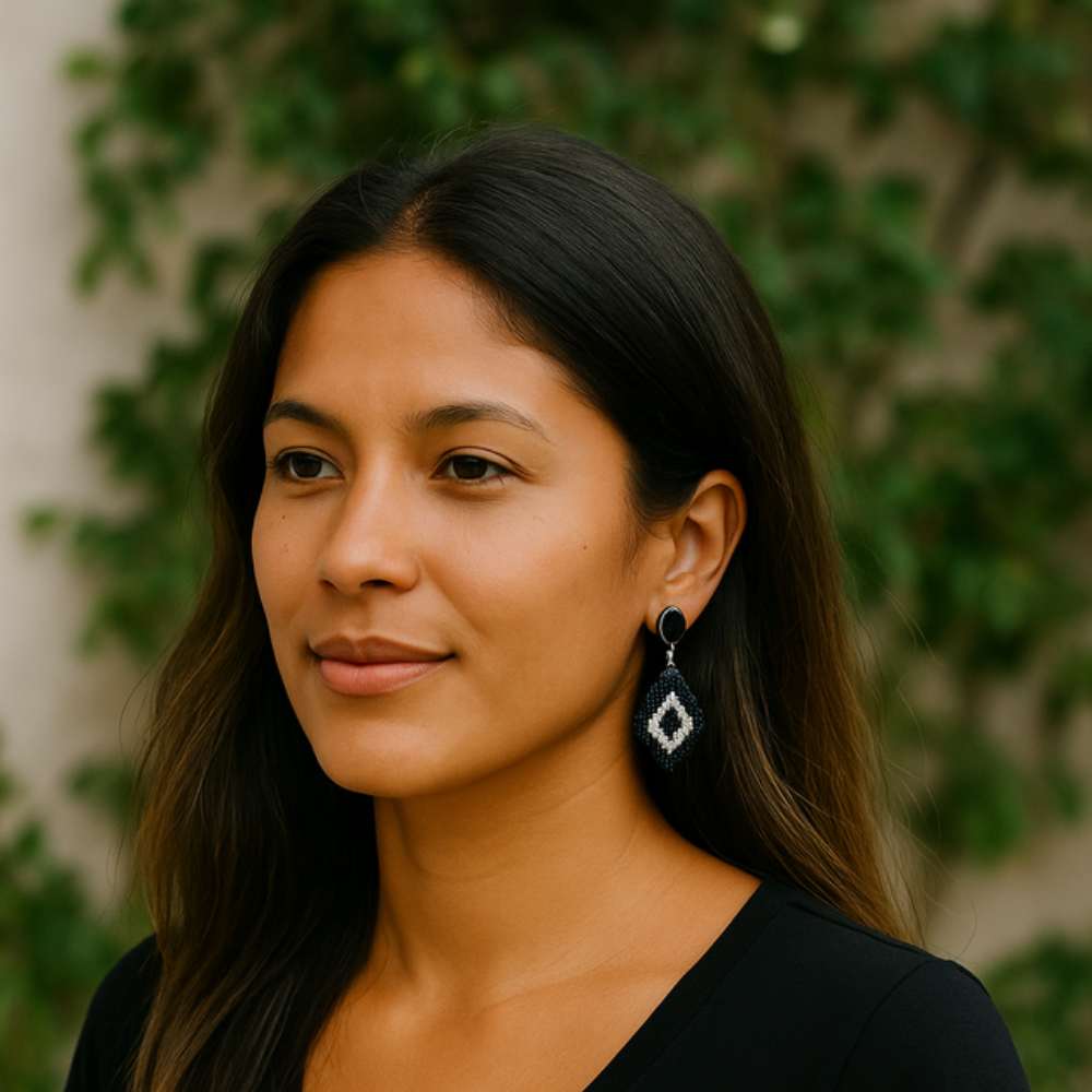 pareja de pendientes esmaltados negros con gancho