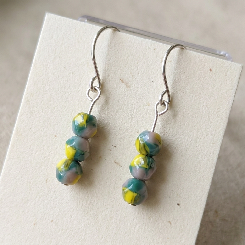 Pendientes con cuentas facetadas de 4 mm Funny Spring