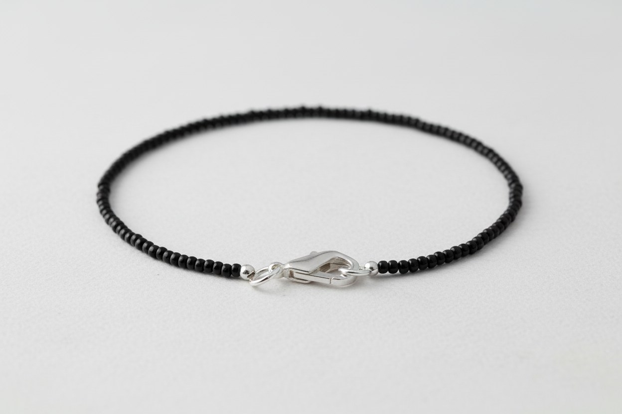 Pulsera delgada Miyuki rocalla negra 11/0 con cierre pequeño