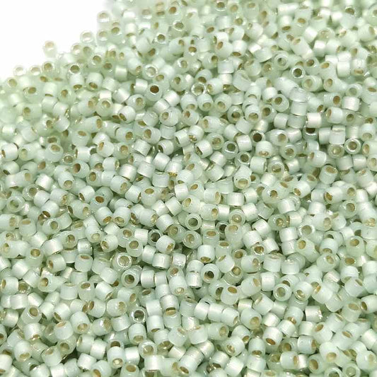11/0 MIYUKI delica - Silver Lined Opal Light Moss - 1gr. -  - Crystaldreams Abalorios