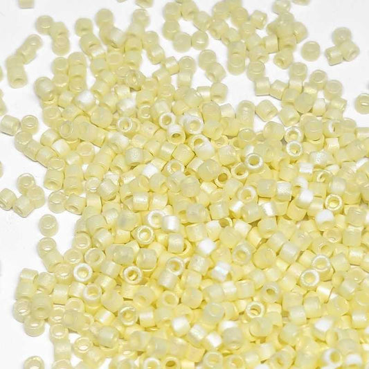 11/0 MIYUKI delica Matte Opaque Pale Yellow AB - 1gr. - DB1521 -  - Crystaldreams Abalorios