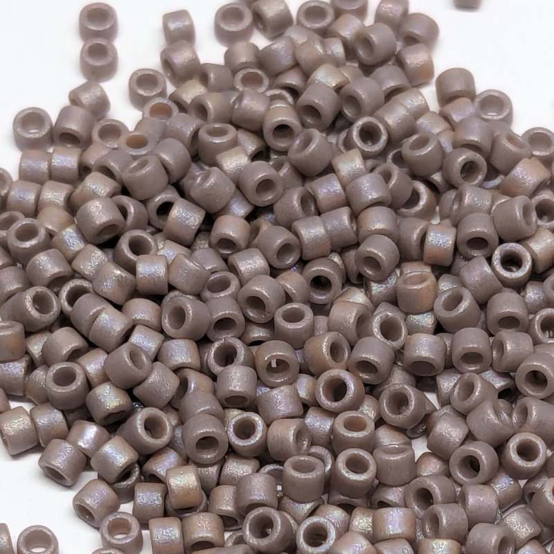 11/0 MIYUKI delica Opaque Glazez Rainbow Lavender 1gr. - DB2305 -  - Crystaldreams Abalorios