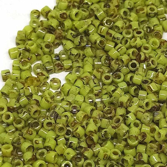 11/0 MIYUKI delica Opaque Picasso Chartreuse - 1gr. - DB2265 -  - Crystaldreams Abalorios