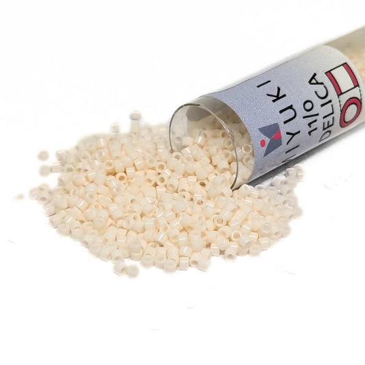 DB1490 Tubo Miyuki Delica 11/0 Opaque Bisque White 7,2gr. -  