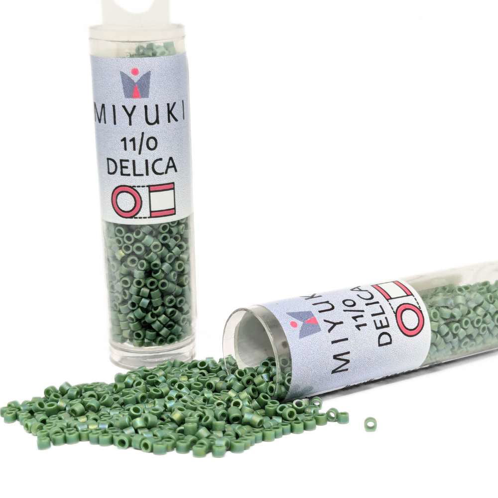 DB2311 Tubo Miyuki Delica 11/0 Frost Opaque Glaze Rainbow Green 7,2gr - DB2311 Tubo Miyuki Delica 11/0 Frost Opaque Glaze Rainbow Green 7,2gr - Miyukilandia 