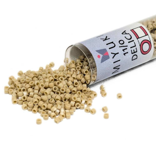 DB2364 Tubo Miyuki Delica 11/0 Duracoat Opaque Navajo White 7,2gr. -  