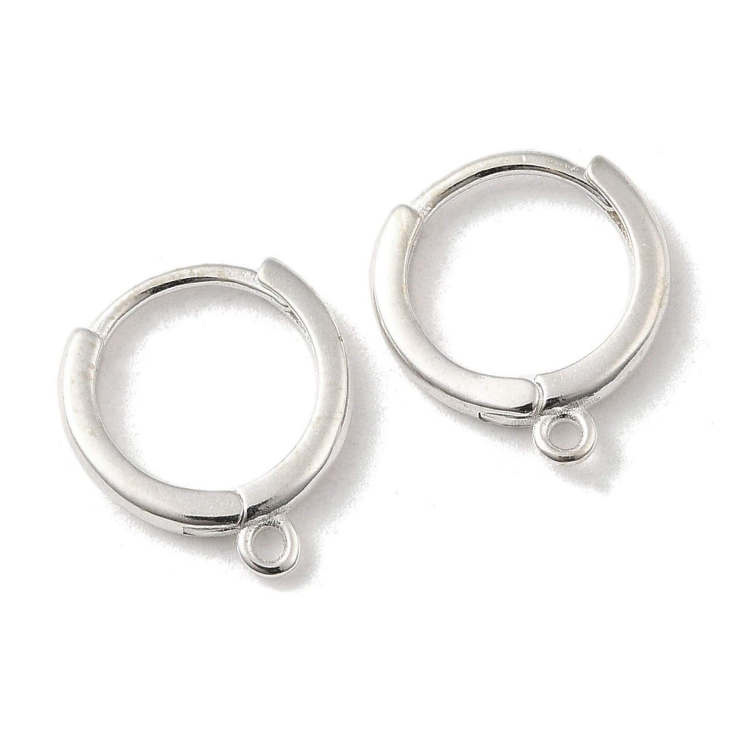 Arete de aro en plata de ley 925 con bucle y sello S925