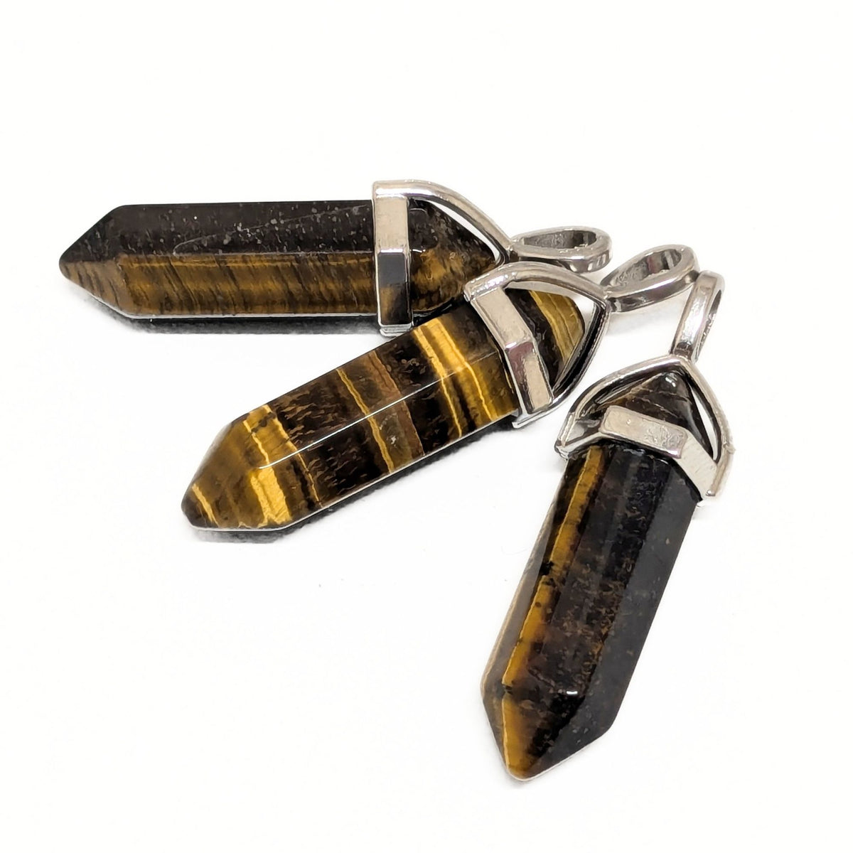 1x Colgante de Ojo de Tigre natural biterminado con casquillo tono platino, 37–40 mm