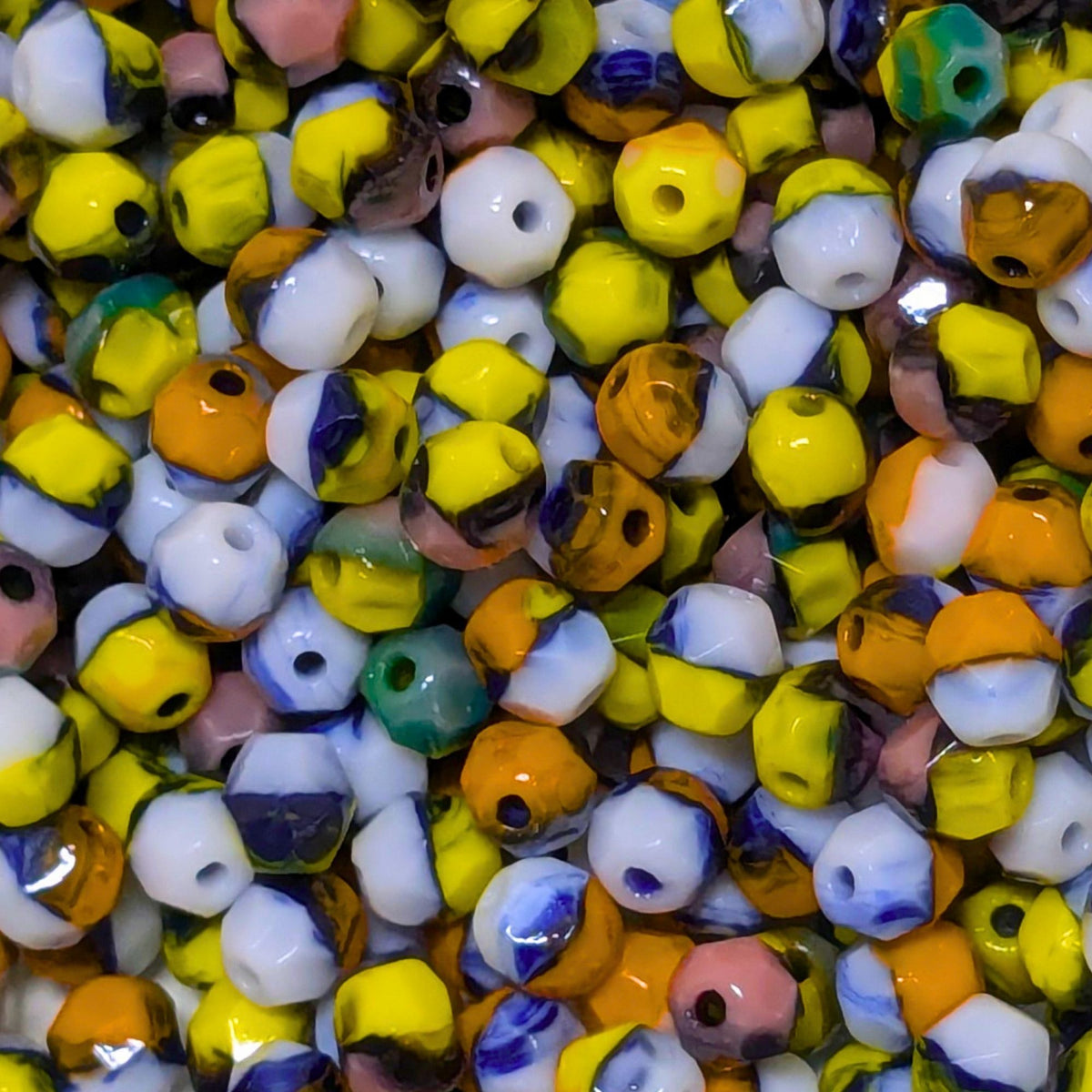 10x Facettes 4mm FUNNY FALL