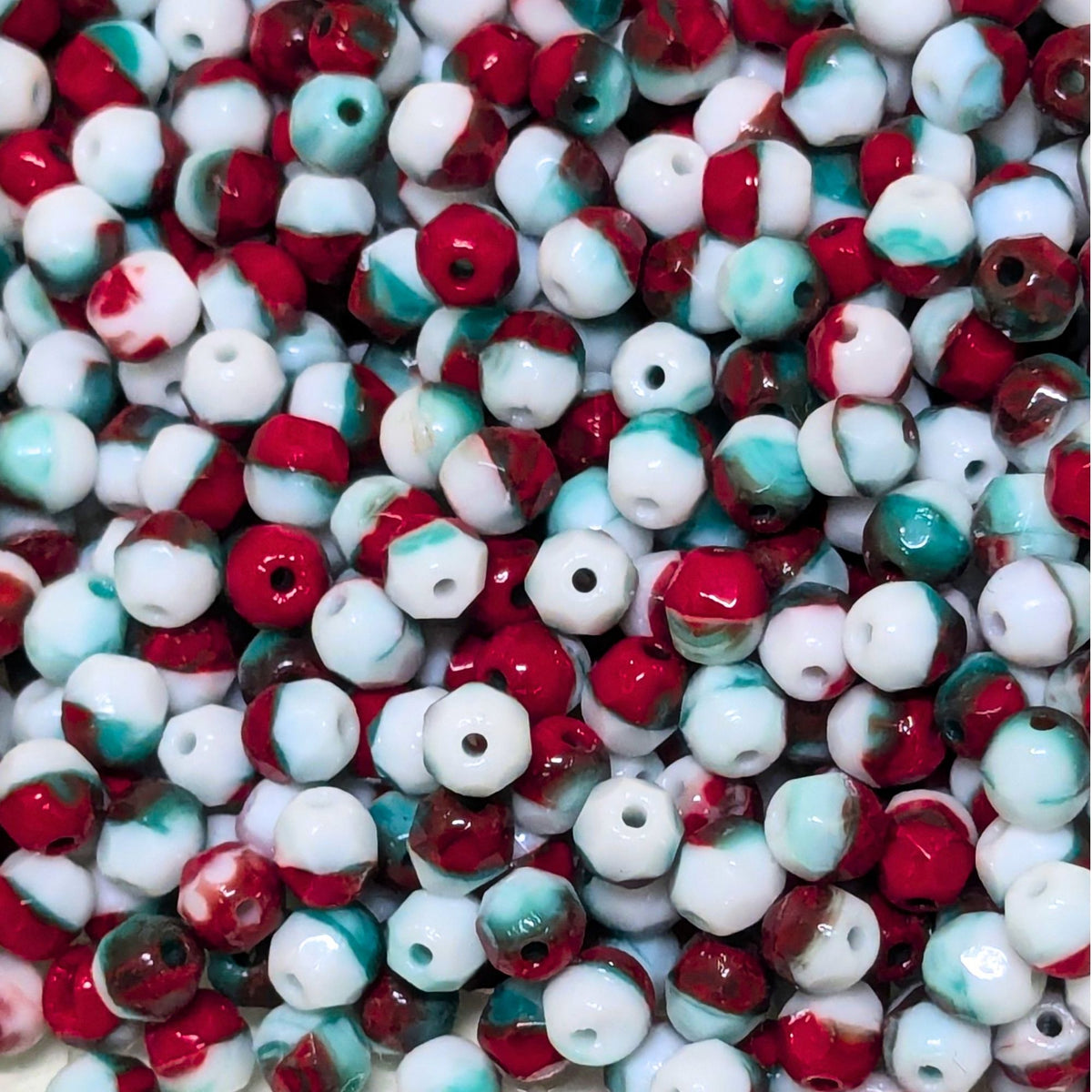 10x Facettes 4mm DRÔLE D'HIVER