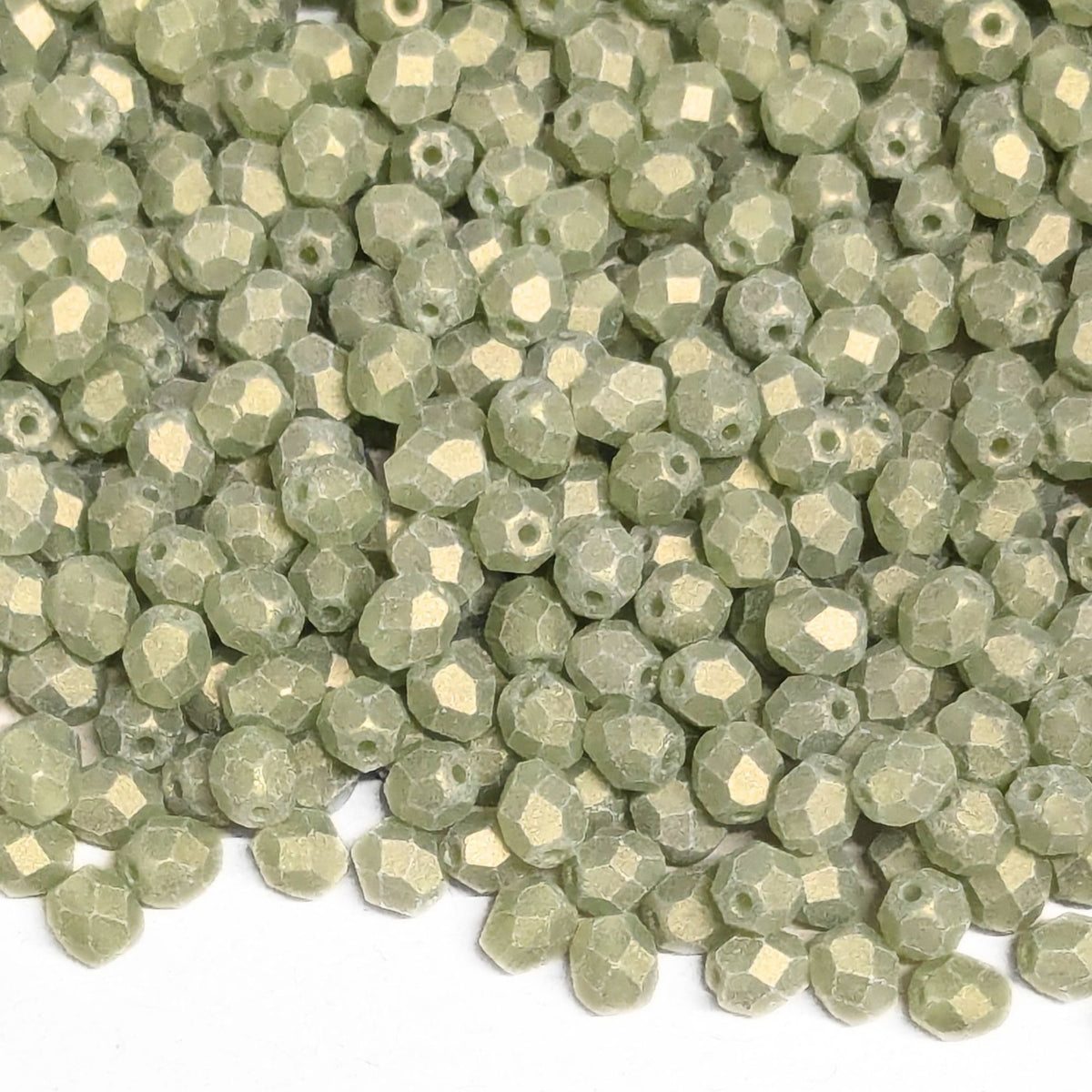 10x Facetadas 4mm SUEDED GOLD OLIVINE