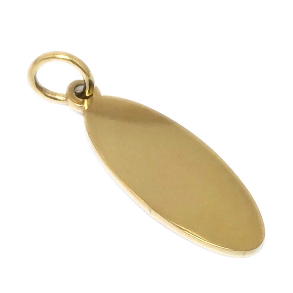Grabado personalizado en colgante oval dorado