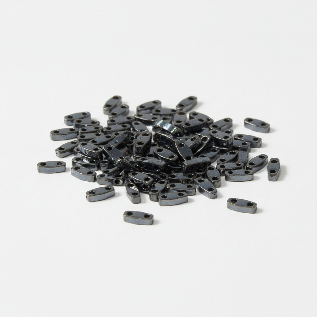 Miyuki Quarter-Tila sobre superficie blanca metal light gunmetal