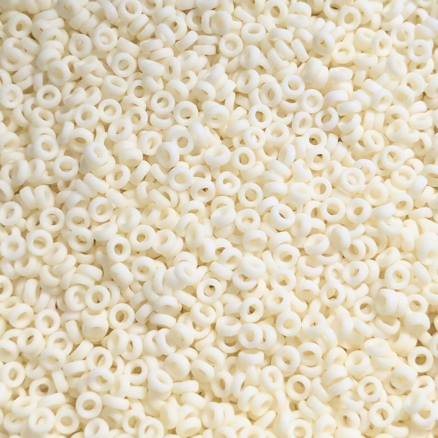 abalorios distanciadores miyuki de 2,2mm opaque cream