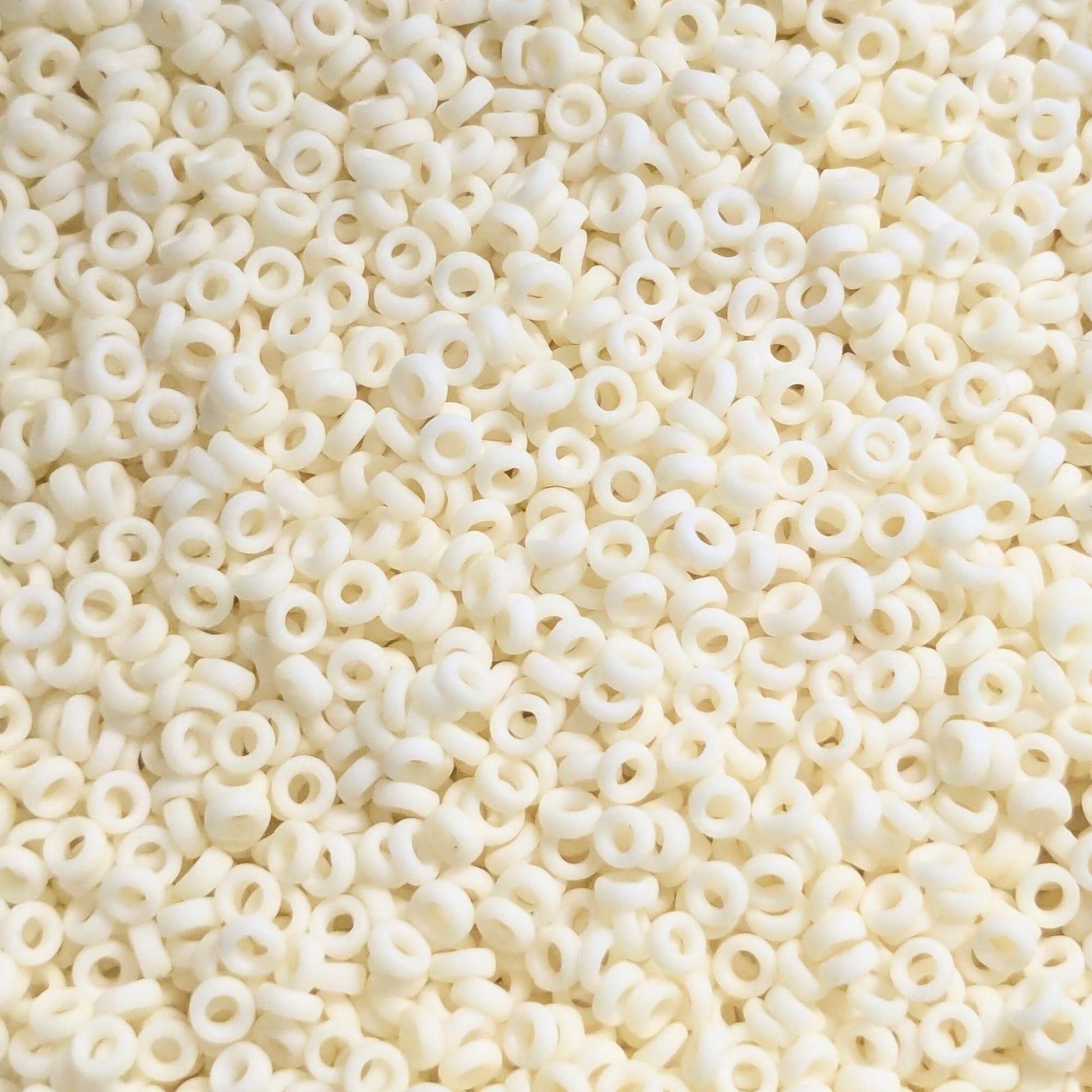 abalorios distanciadores miyuki de 2,2mm opaque cream