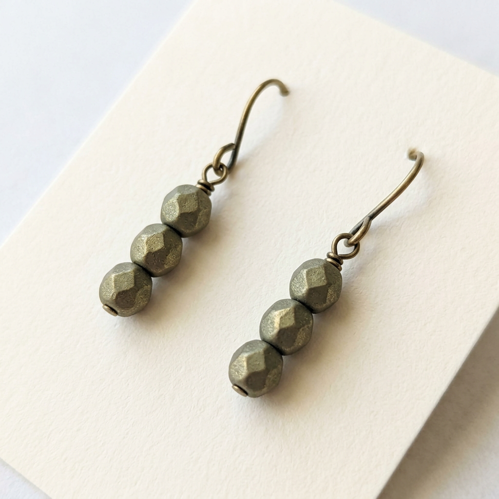 Pendientes con cuentas facetadas de 4 mm Twilight Dark Sage
