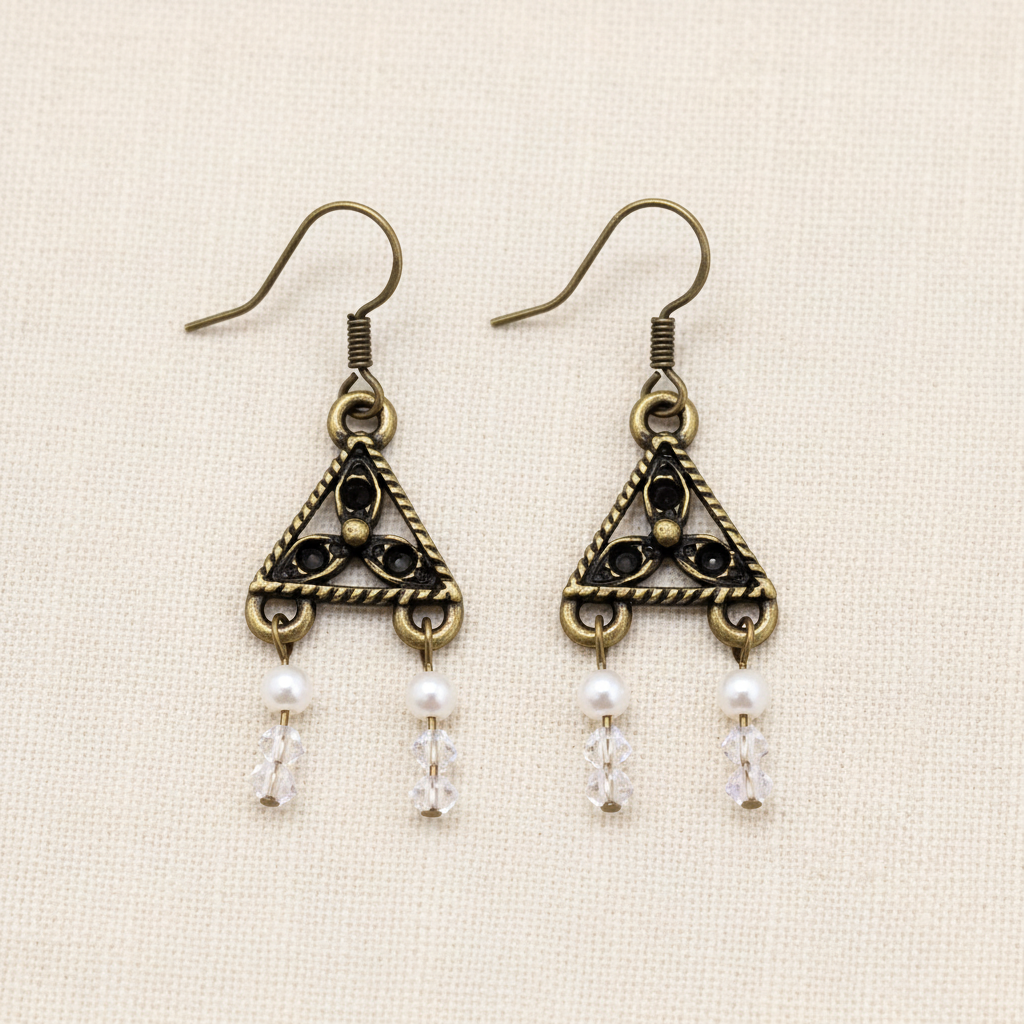 Pendientes triangulares con perlas