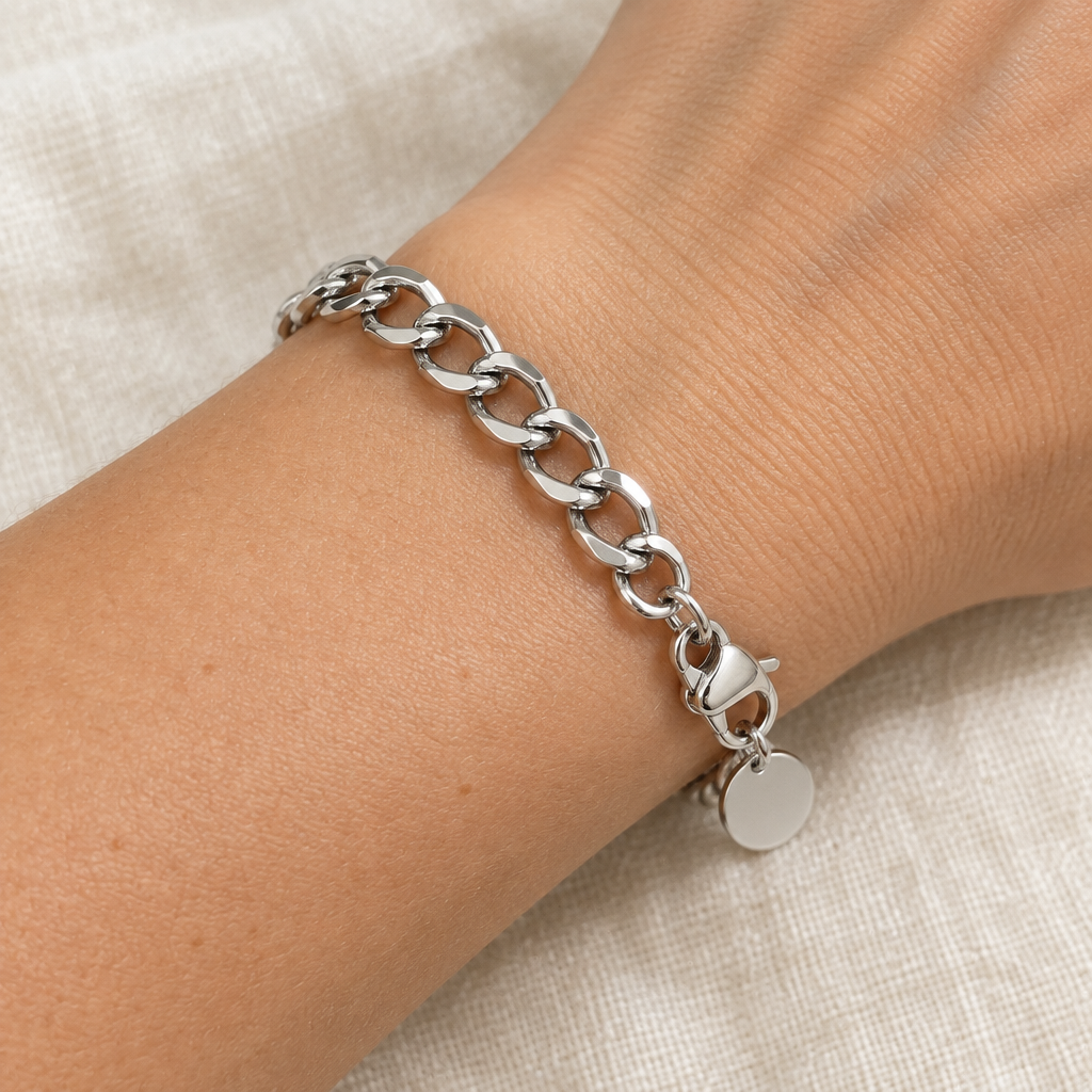 Pulsera con la cadena de acero