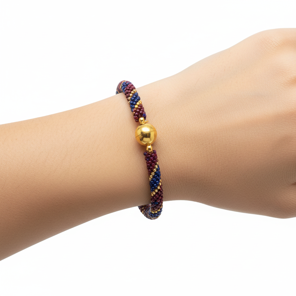 Pulsera elegante con cierre magnético dorado